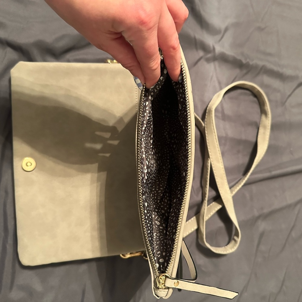 NWOT Women’s Laser-Cut Crossbody Bag with Gold Accent - Picture 3 of 9